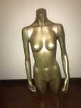 Manequim de Mulher, Dourado