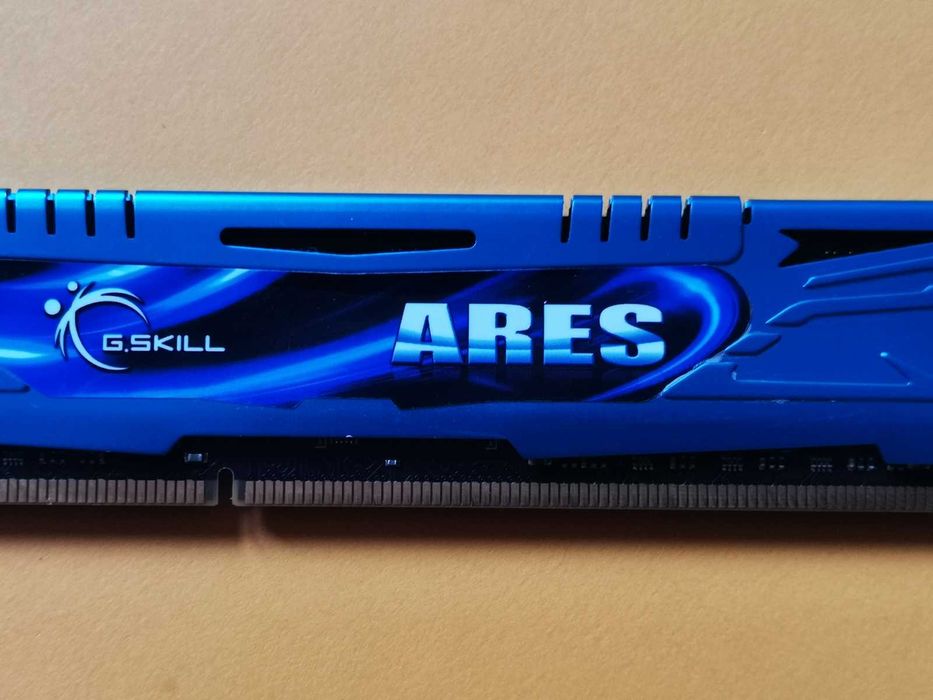 DDR3 8GB G.SkiLL ARes 2400 -Komputer