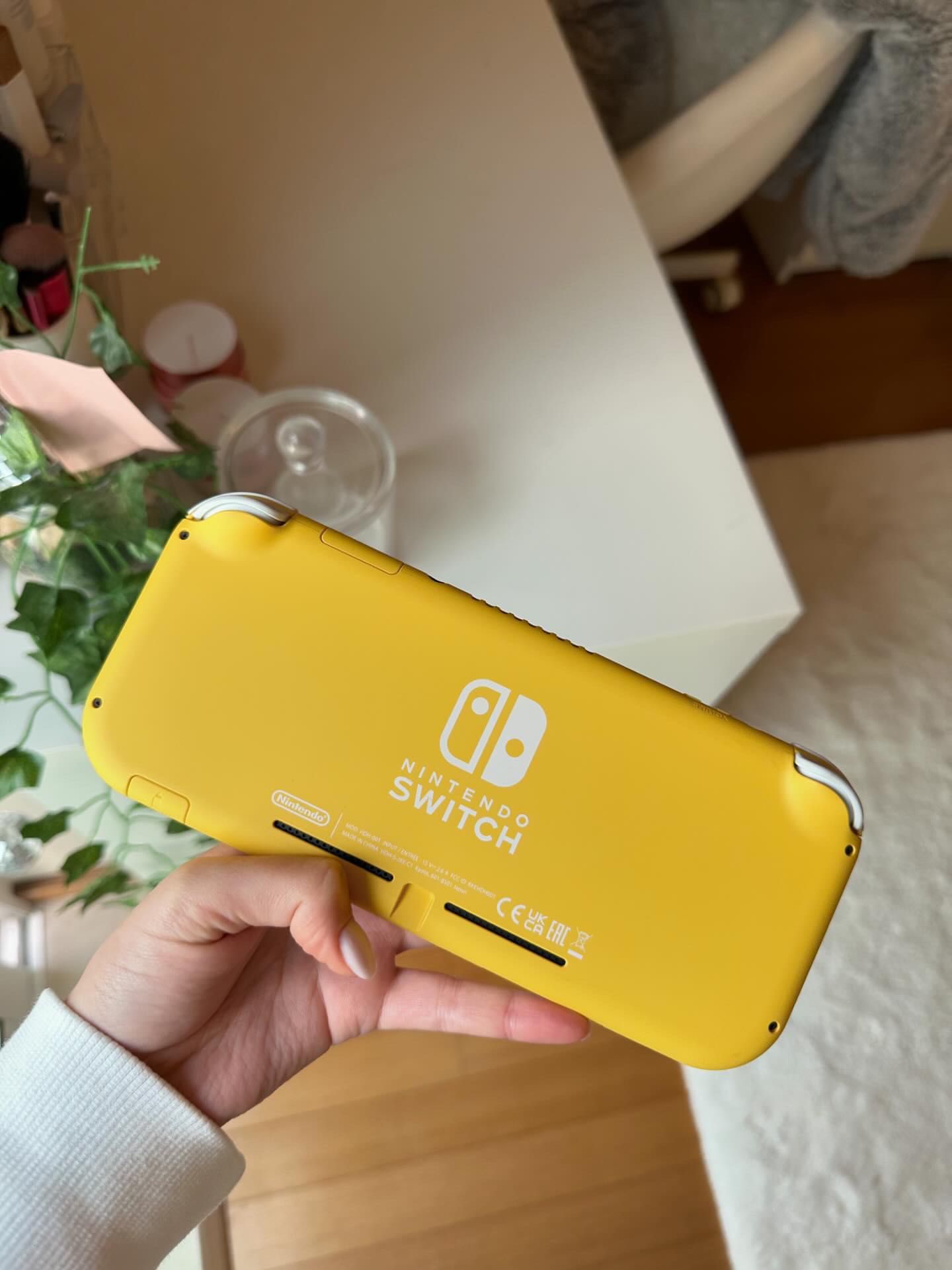 Nintendo Switch Lite Amarela