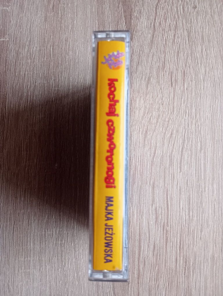 Kaseta magnetofonowa Majka Jeżowska Kochaj czworonogi