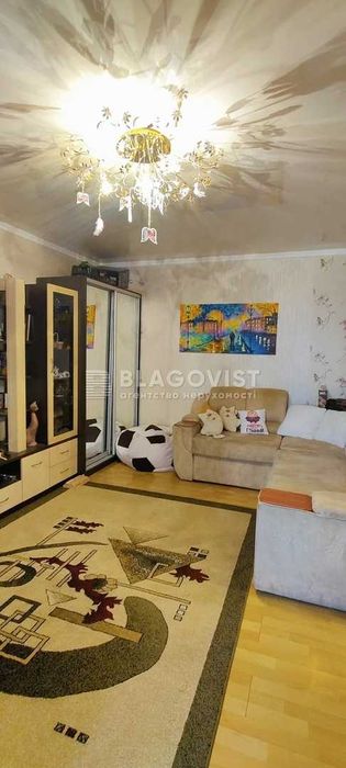 Продаємо затишну 3кім.квартиру в Деснянському р-ні Марини Цвєтаєвої 12