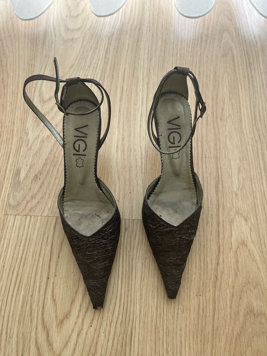 Sapato com tira no tornozelo, N.36