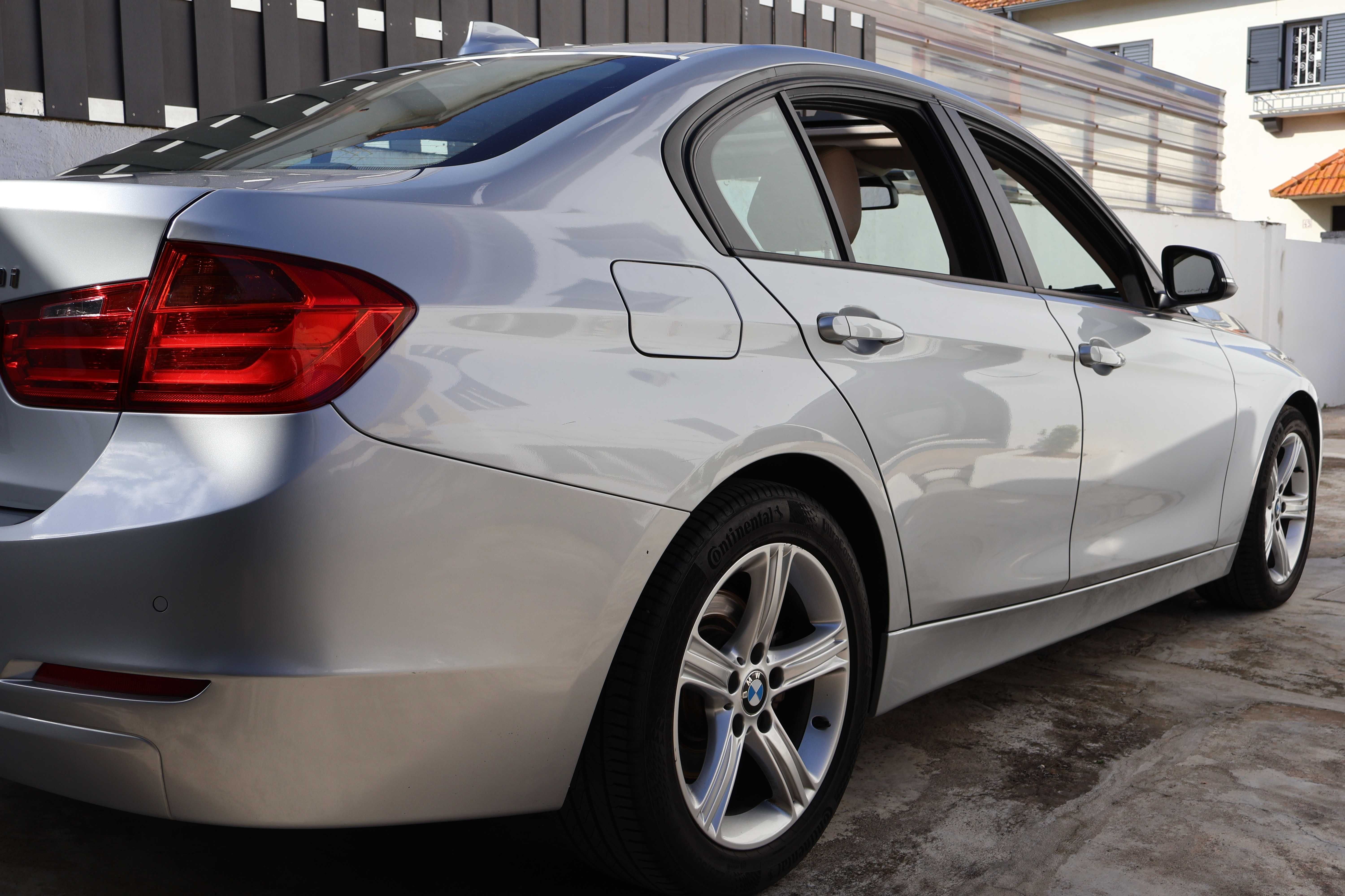 BMW 320i 2.0 Gasolina Automático • APENAS 104.000 km • IMPECÁVEL