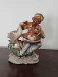 Estatueta Antiga em Porcelana