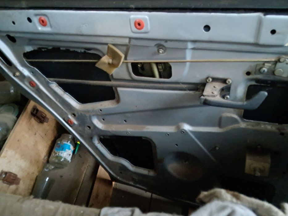 Продам задні  двері для ваз 2110