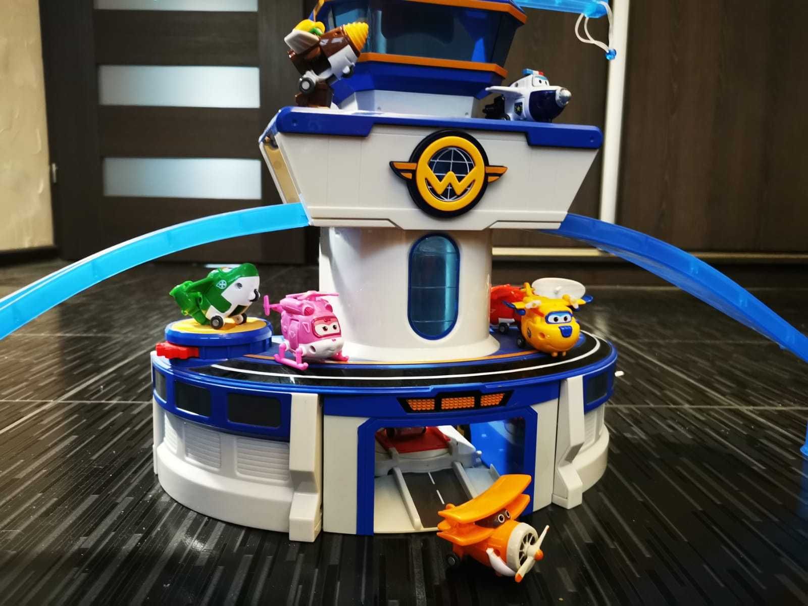 Super WINGS Lotnisko + figurki 9szt!!