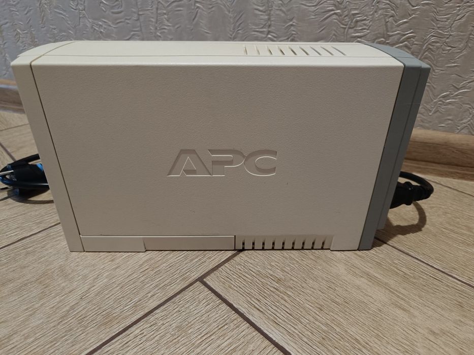 Безперебійний блок живлення (інвертор) APC Back UPS CS 500 з батареєю