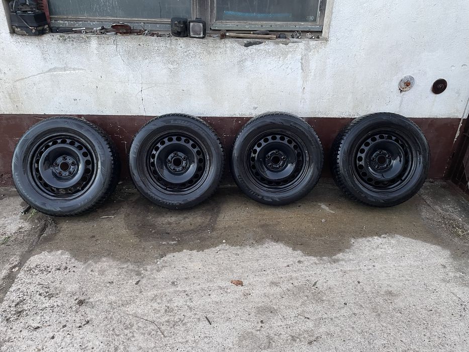 Opony zimowe 215/60R16 z felgami