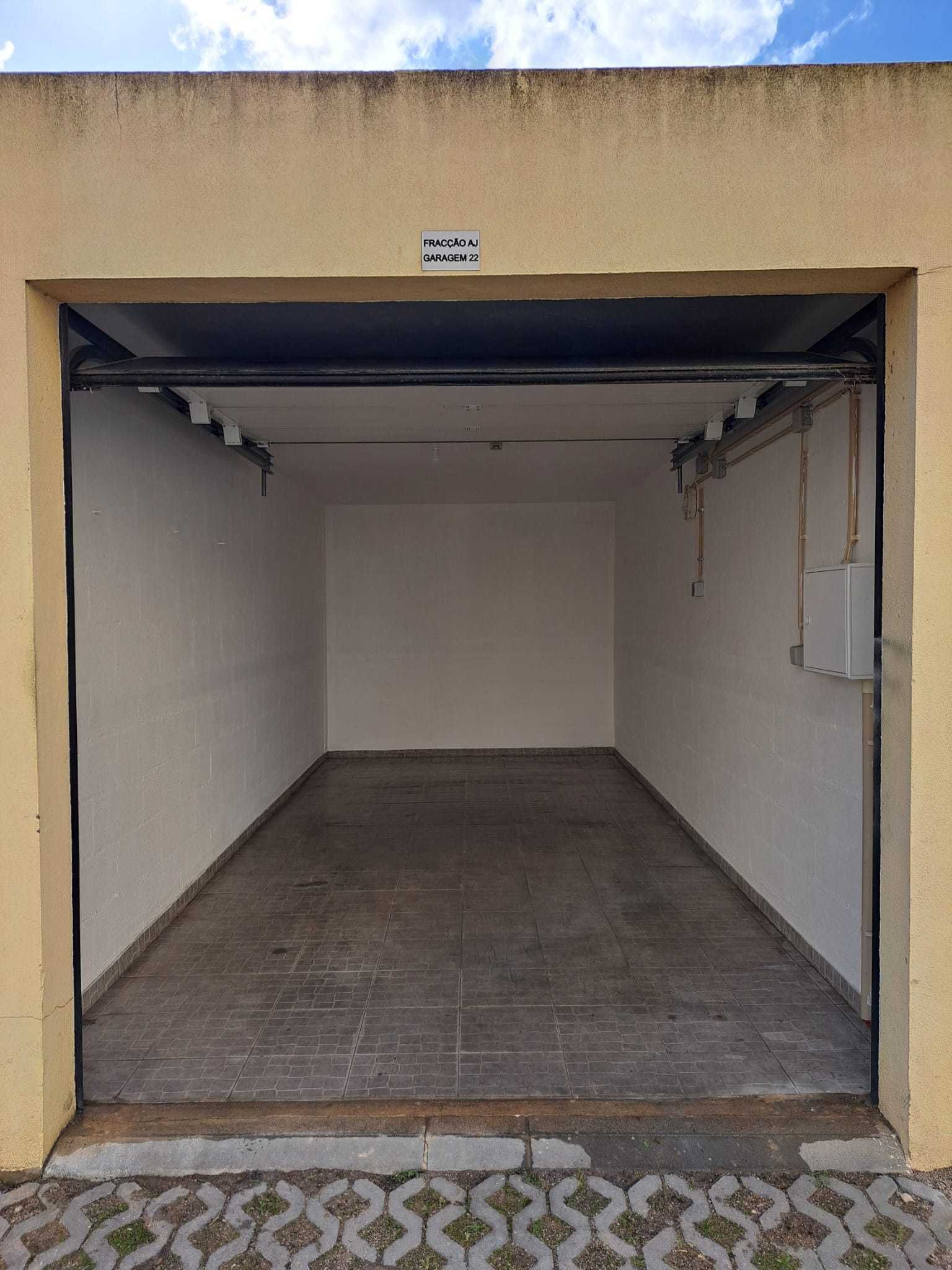 Excelente garagem