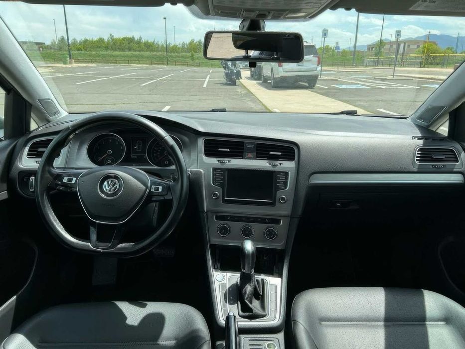 Volkswagen Golf SE 4-Door      2016