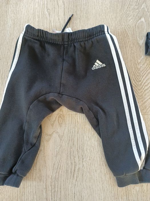 Czarny dresik Adidas 80