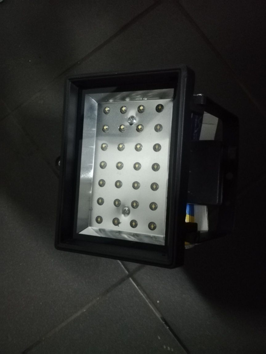 Naświetlacz LED Paco 28