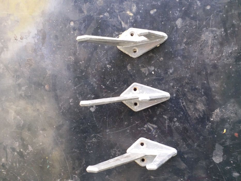 крючки для одежды, ручки дверные