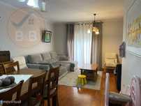 Apartamento T3 em frente ao Mercado Municipal, na Vila de Cabeceira...