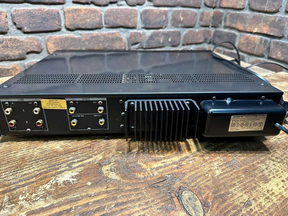 Cyfrowy procesor audio  Sony PCM-701 ES