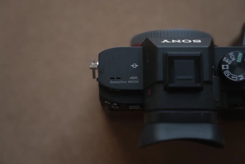 SONY a7III + baterias Newer