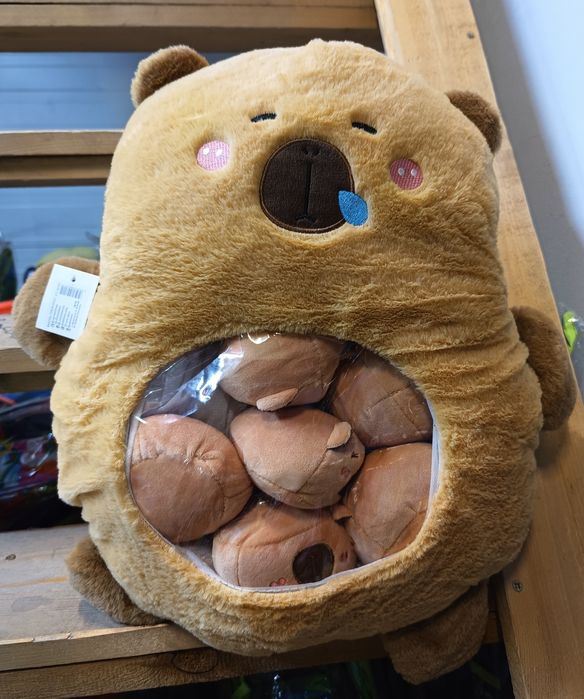 Urocza duża poduszka maskotka Kapibara z nimi maskotkami