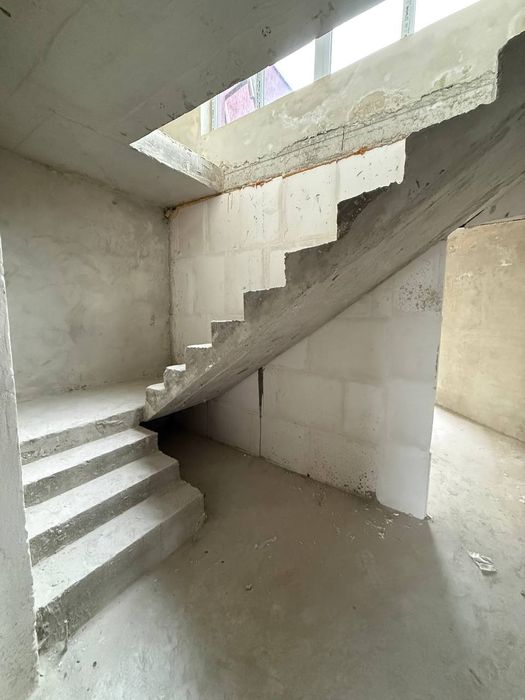 Терміновий продаж, дворівнева квартира