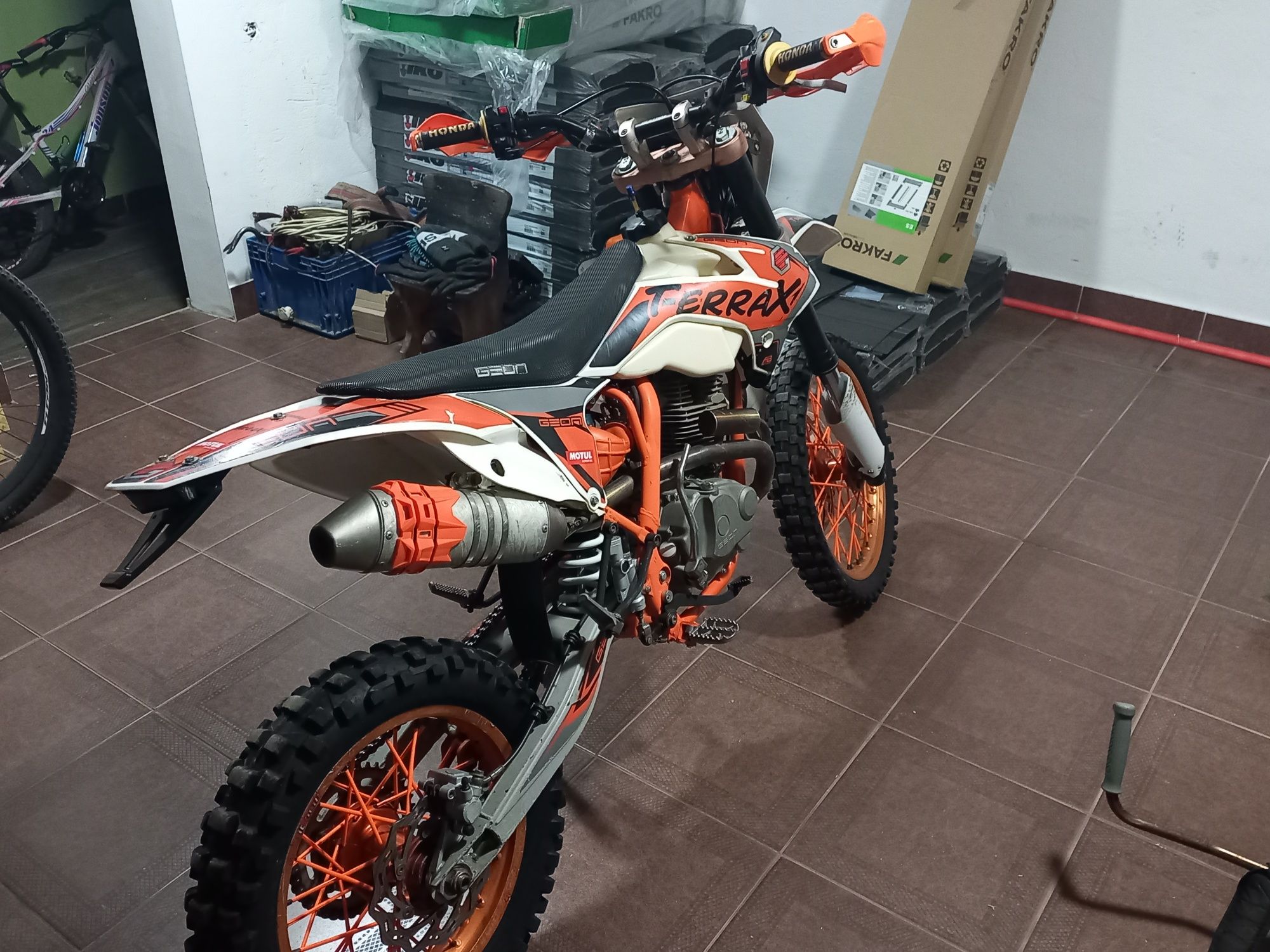 Продам Geon Terrax 250