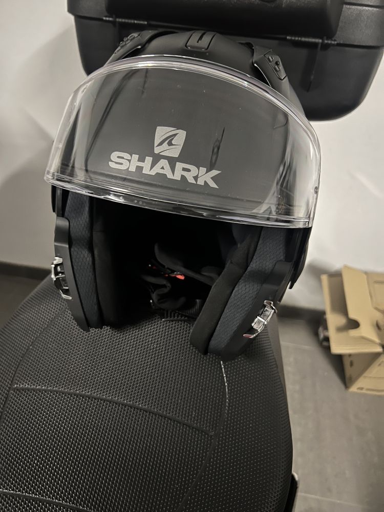 Capacete shark modular modelo evoline preto mate abertura a 180