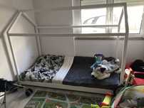 Cama montessoriana infantil
