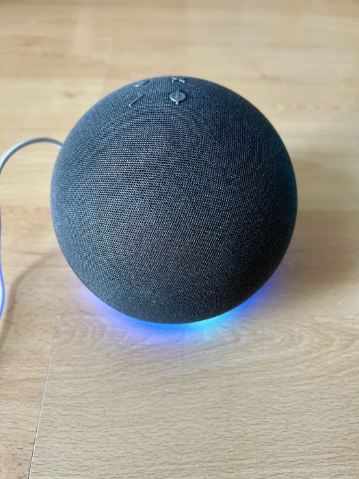 Смарт колонка Amazon Echo Dot. Портативна акустика Alexa