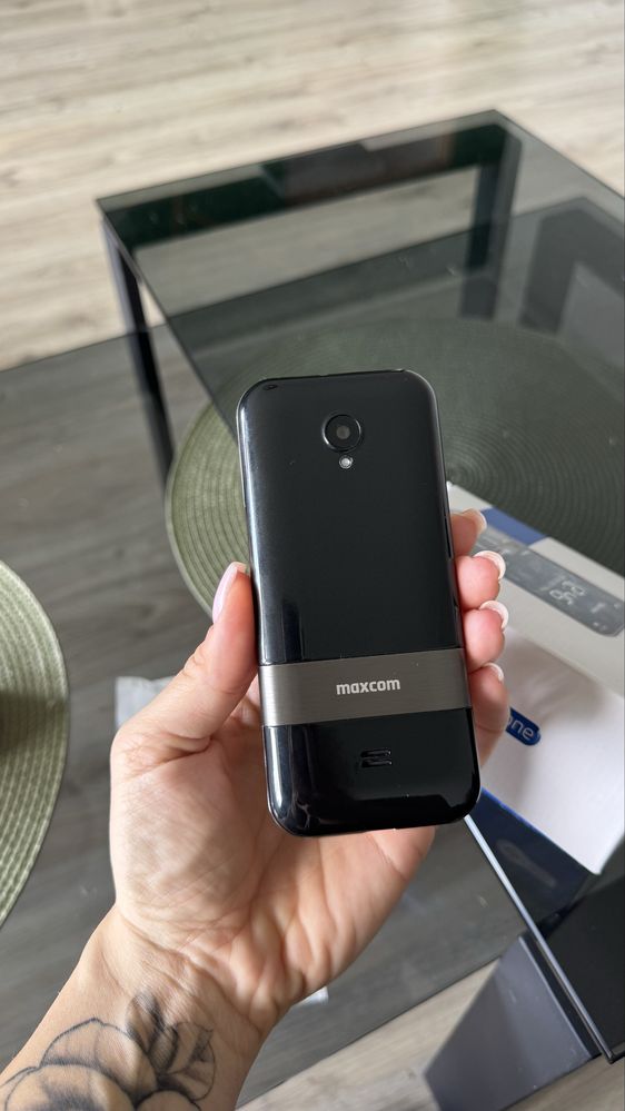 Telefon komórkowy maxcom
