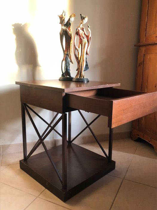 Conjunto de duas mesas de apoio de Madeira e Metal vintage