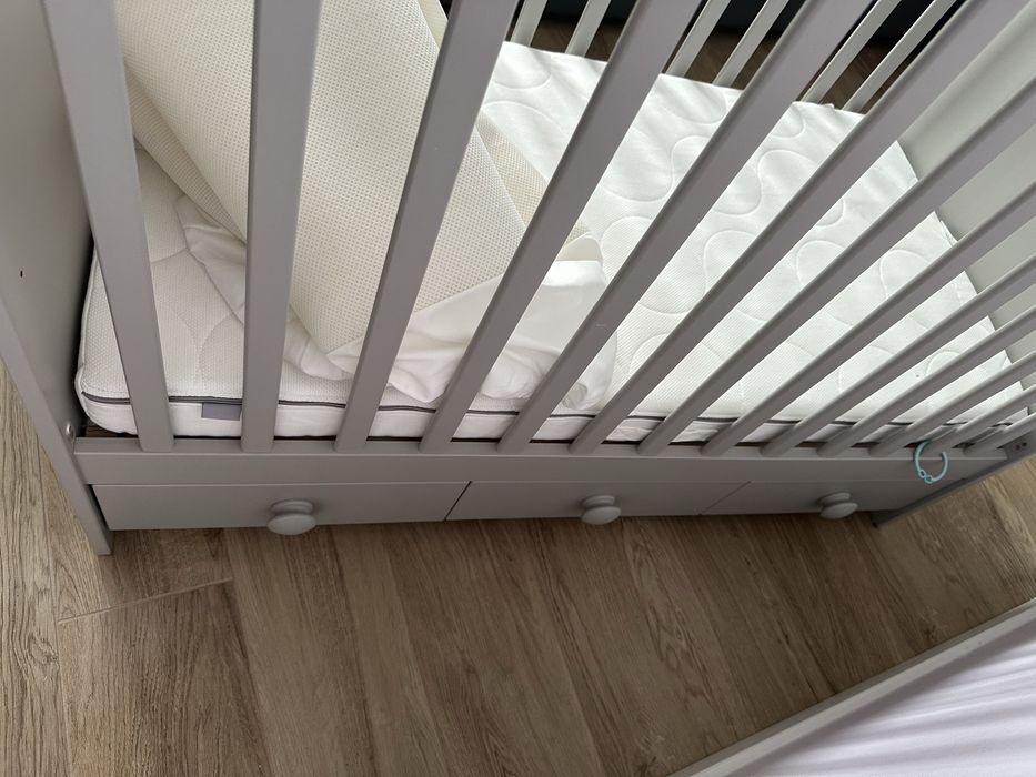 Łózeczko niemowlęce dziecięce gonnat  60x120 cm ikea szare z materacem