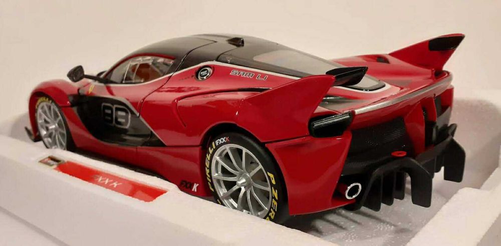 1/18 Ferrari FXX-K#88 - Burago signature