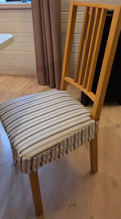 Stół jadlaniany z krzesłami