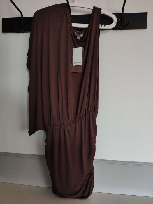 Asymetryczna sukienka Bershka. Rozm M/L. 100%Wiskoza. Brązowa. Nowa