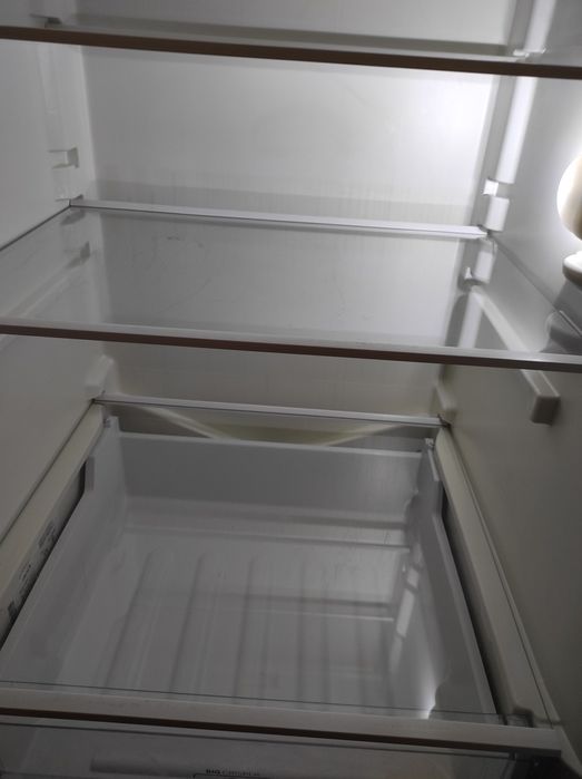 Lodowka  Indesit z dwu szufladową zamrazarkąa