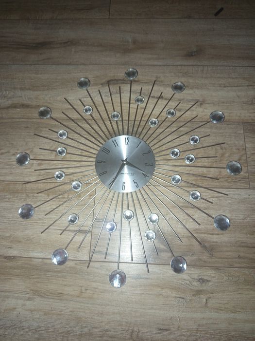 Zegar ścienny metalowy z kryształkami