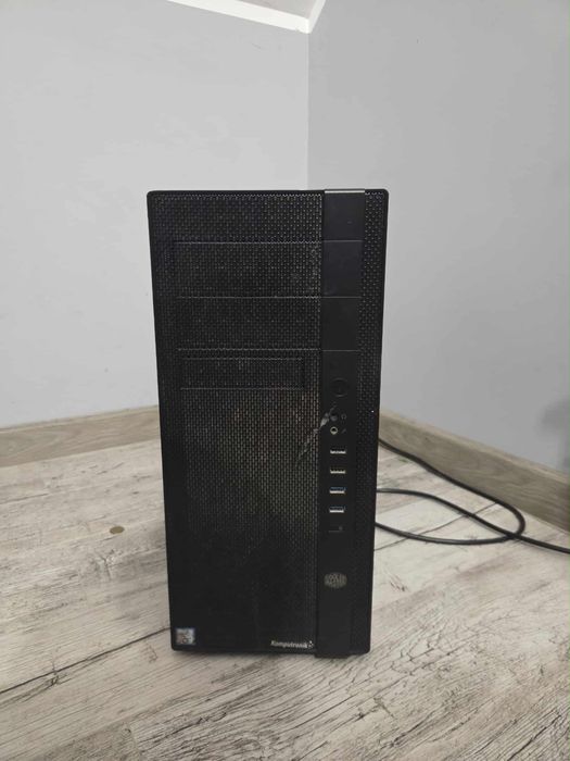 komputer Intel i7-8700K DDR4 SSD Samsung 960 EVO 250 GB 	HDD 500 GB