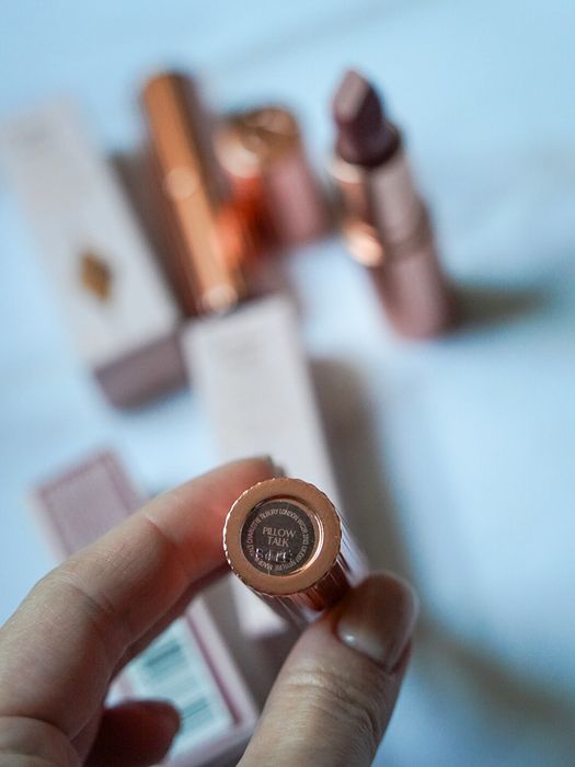 Помада Charlotte Tilbury matte revolution pillow talk