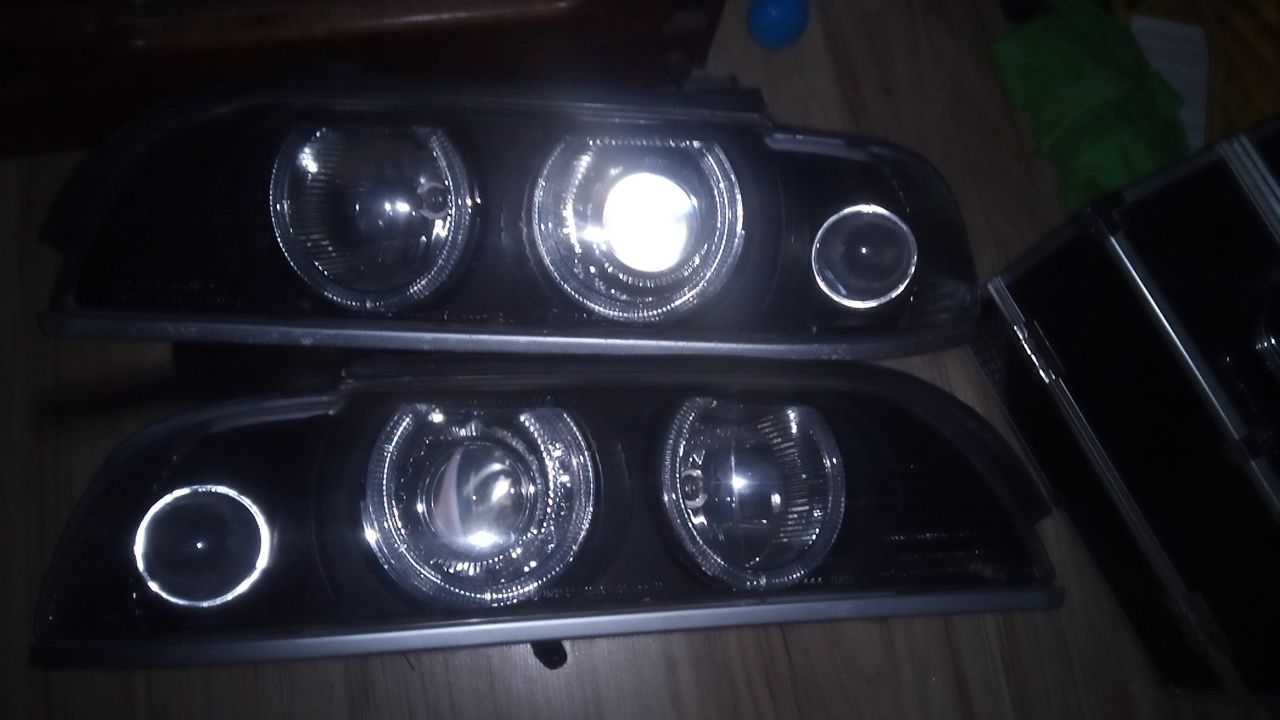 LAMPY BMW E39 95-05 RINGI XENON D2S/H7 BLACK DEPO +moduł lcm 4 auto