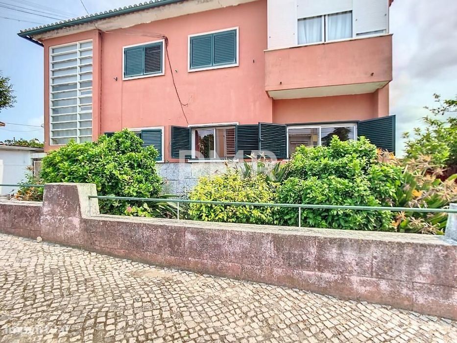 Andar de Moradia com logradouro e garagem - Algueirão