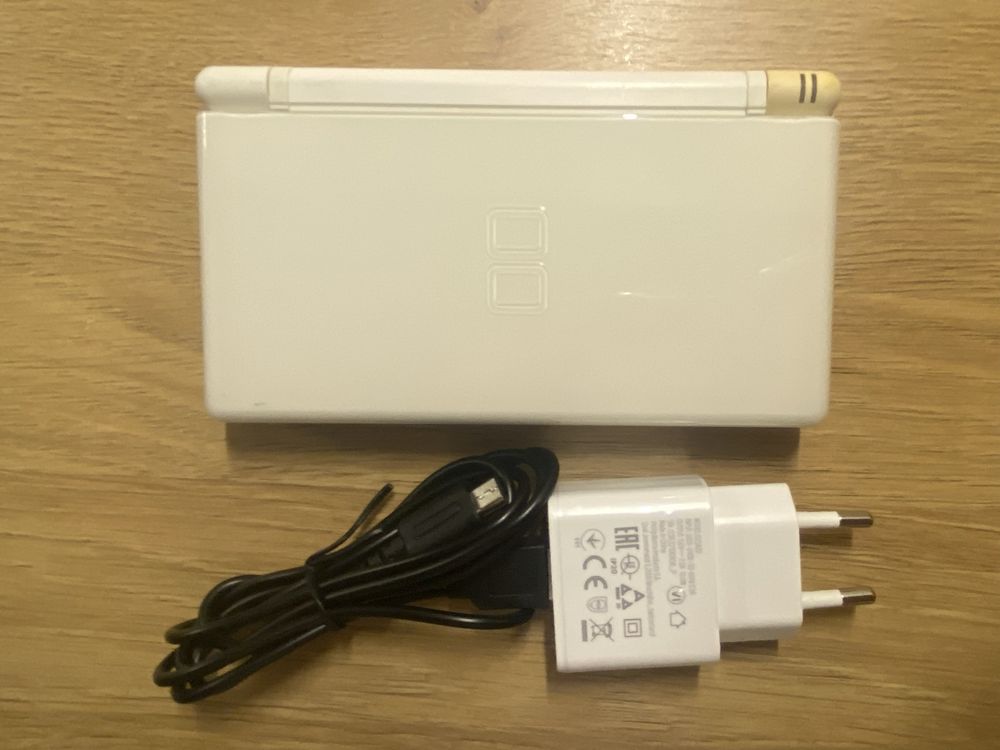 Konsola Nintendo DS lite white r4 i 31 gier