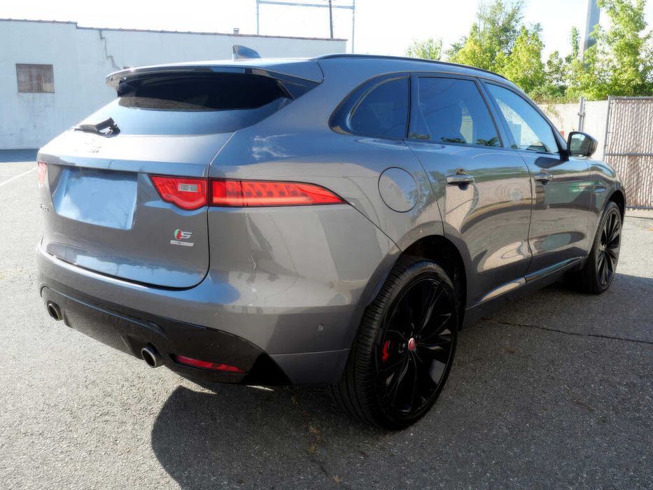Jaguar F-PACE S      2018