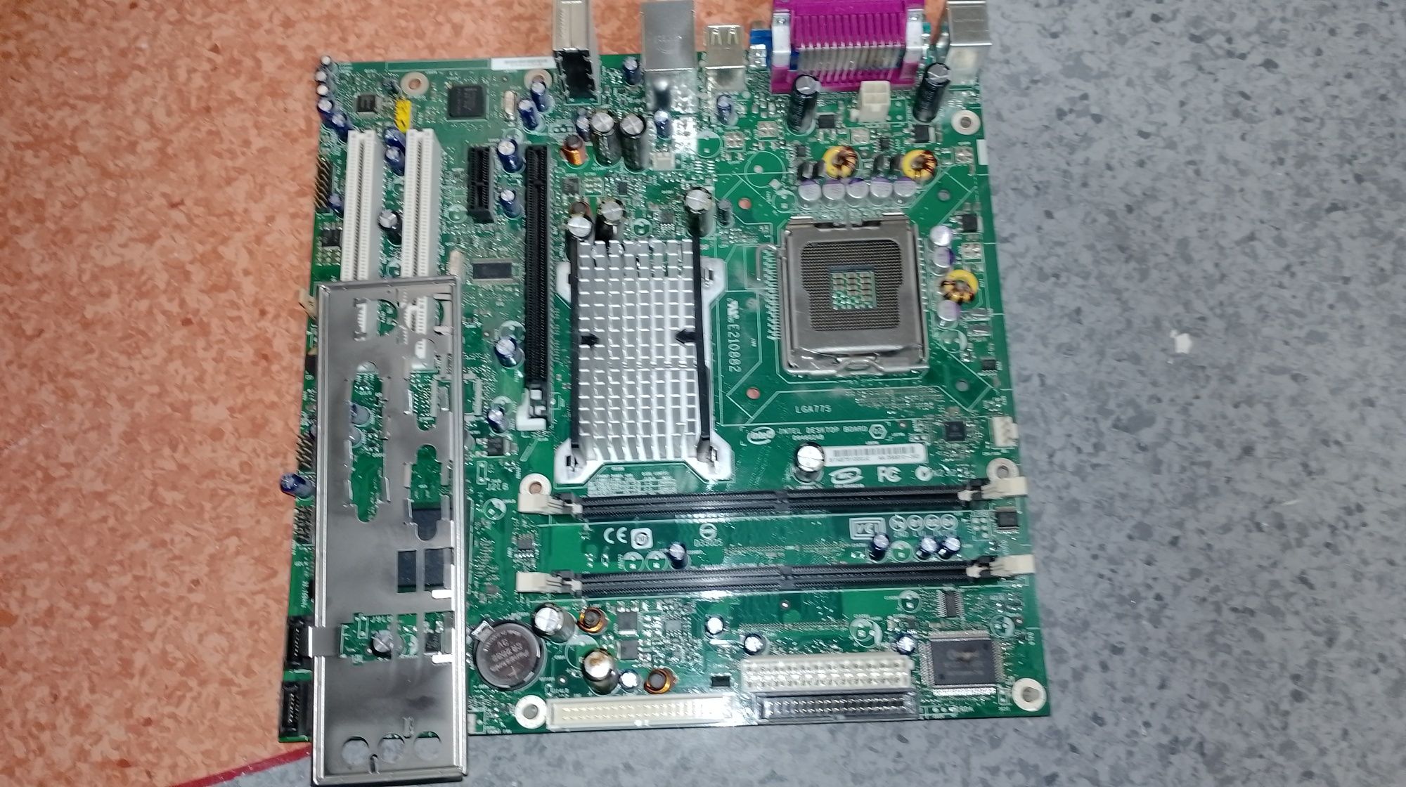 Retro: Płyta główna mATX Intel d946gzab LGA 775 DDR2 VGA OEM