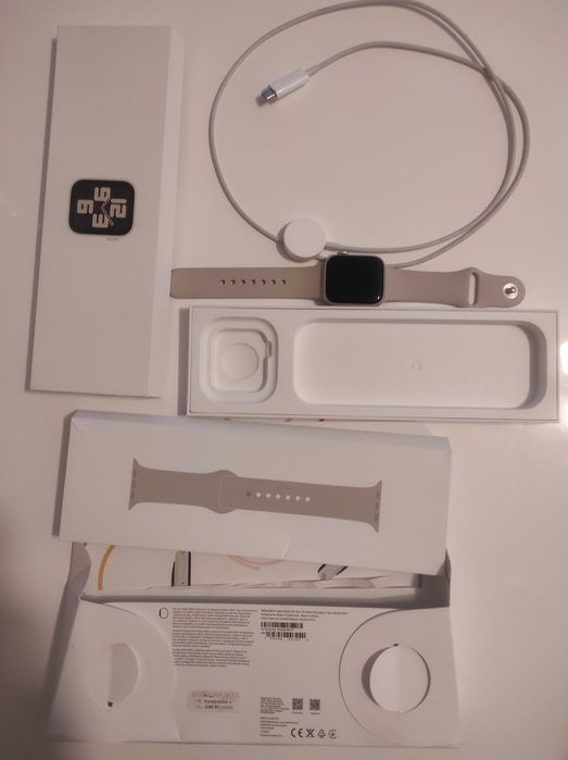 Apple Watch SE (2. generacja) 40mm GPS – Starlight