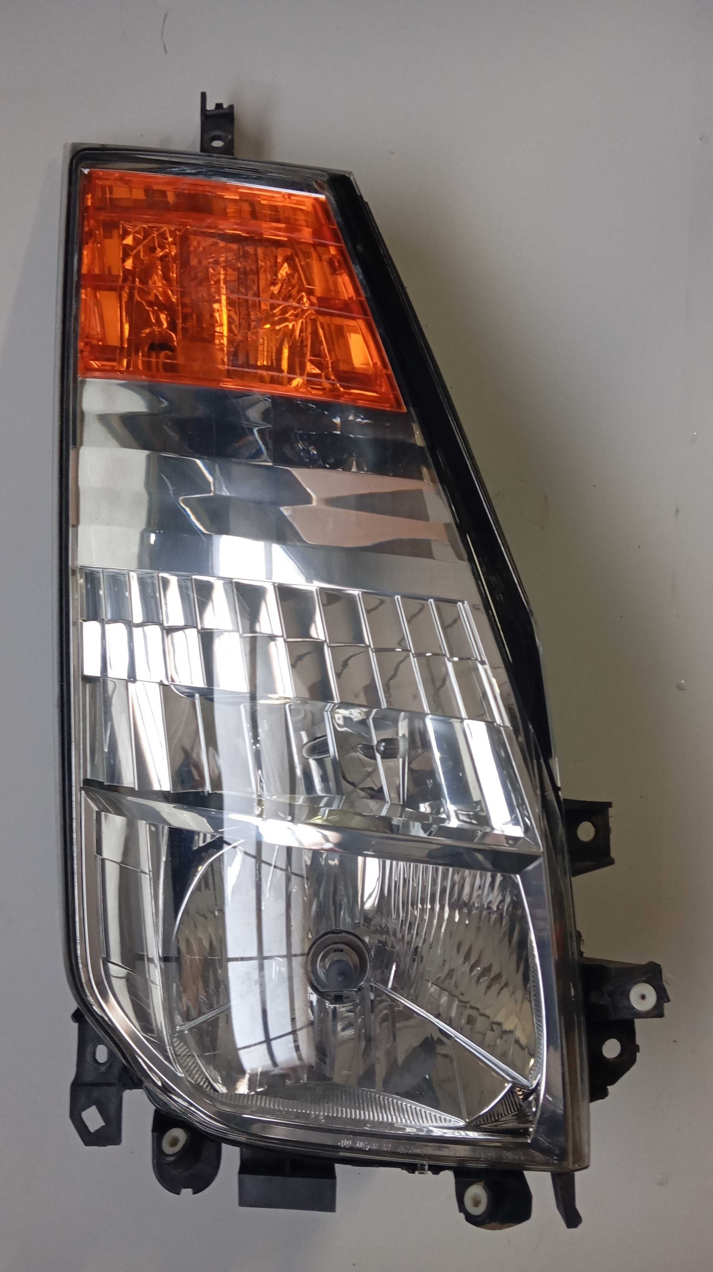 Prawa przednia lampa do Nissan Cabstar / Renault Maxity K238-01