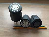 Адаптери зарядки Тесла, 125 та 240 V; 15 і 50 A.