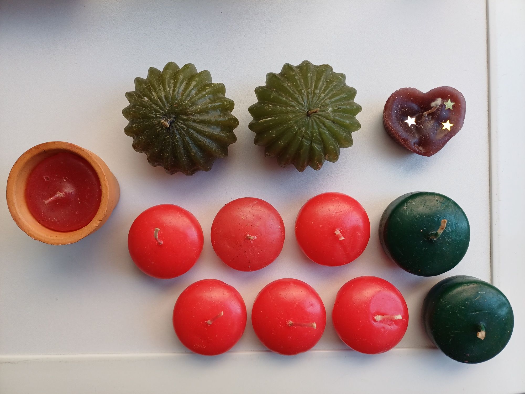 Velas várias, algumas novas, outras usadas