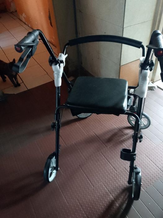 Wózek inwalidzki i balkonik