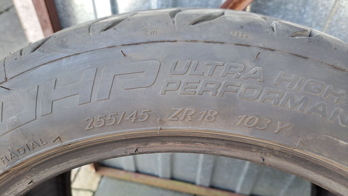 Sprzedam 2 opony letnie rozmiar 255/45 R18