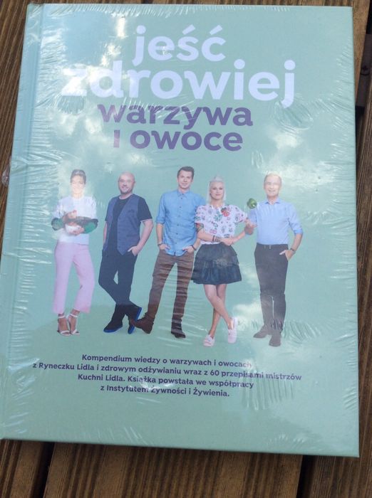 Książka kucharska, jeść zdrowiej warzywa i owoce. Nowa, zafoliowana. K