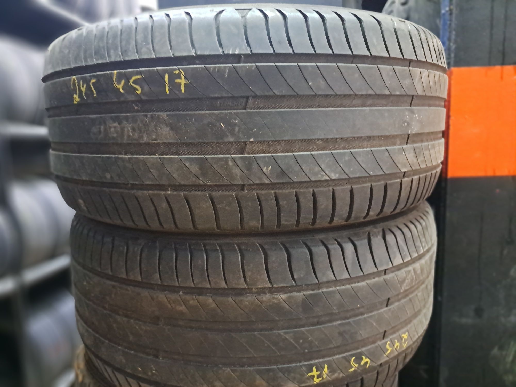 Pneus 245/45/17 michelin