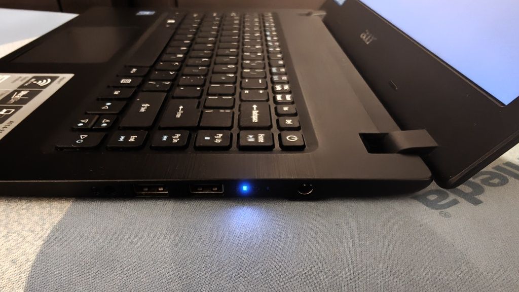 Laptop Acer Aspire A114-31-C7W5 Windows 10 pro